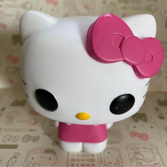 Vaulted Original Hello Kitty Funko POP #1 - Picture 11 of 11